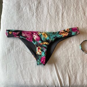 Rip curl reversible size medium bikini bottoms